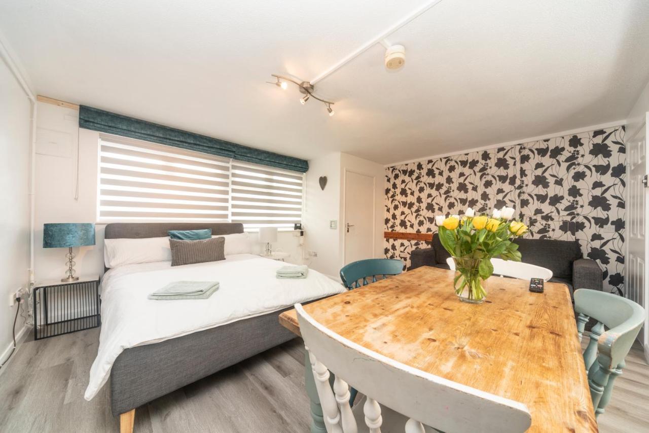 10 Boutique Studio Apartment Near Tube - Quiet Location Little Missenden 外观 照片