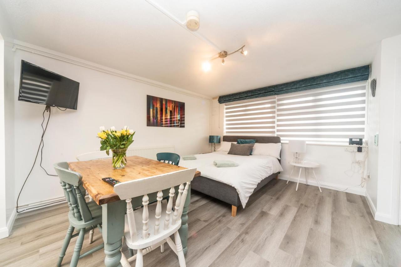 10 Boutique Studio Apartment Near Tube - Quiet Location Little Missenden 外观 照片