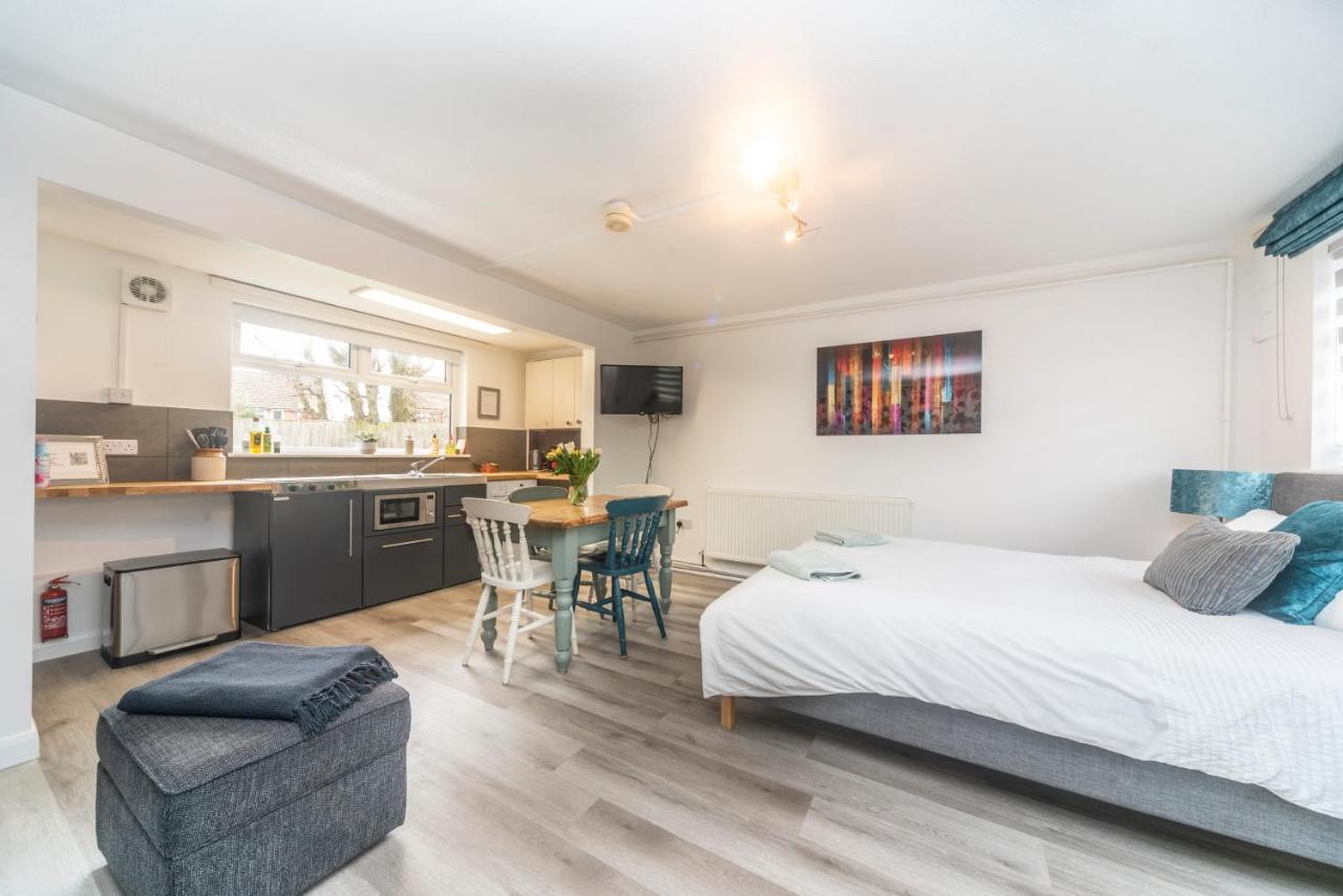 10 Boutique Studio Apartment Near Tube - Quiet Location Little Missenden 外观 照片